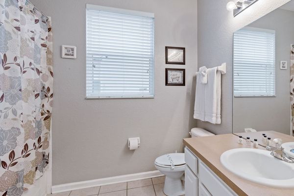 Hall Bathroom 2 Downstairs
Tub/Shower Combo