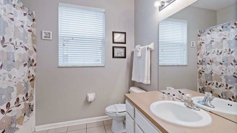 Hall Bathroom 2 Downstairs
Tub/Shower Combo