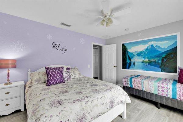 Twin/Double Bedroom 3 Upstairs
Frozen Theme
