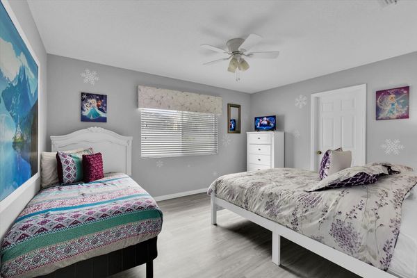 Twin/Double Bedroom 3 (Angle)
24" Smart TV