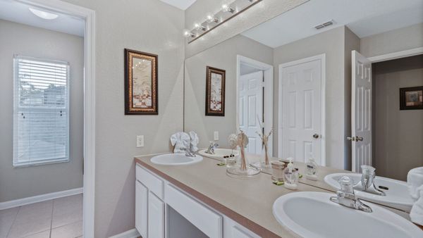 Hall Bathroom 3 Upstairs
Tub/Shower Combo
