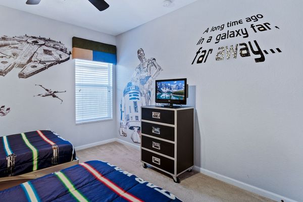 Twin/Twin Bedroom 4 (Angle)
21" TV