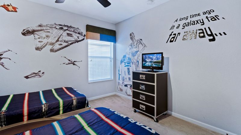 Twin/Twin Bedroom 4 (Angle)
21" TV