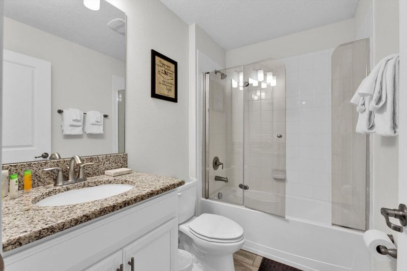 Hall Bathroom 4 Upstairs
Tub/Shower Combo
