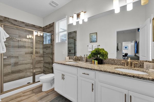 Master Bathroom 1 Downstairs
Shower