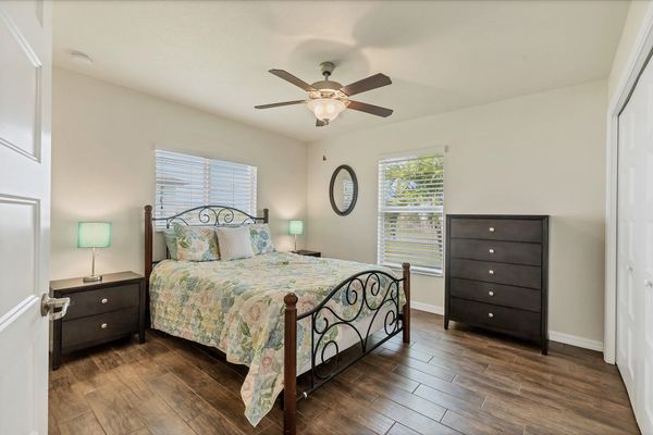 Guest bedroom 1 with queen bed
