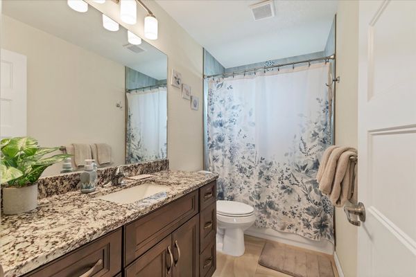Guest bathroom with shower/tub combo