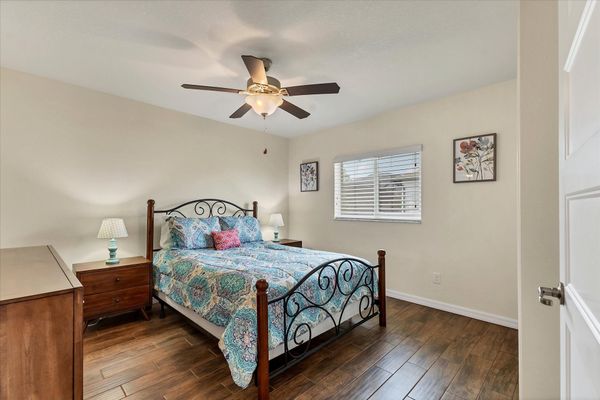 Guest bedrooom 2 with queen bed