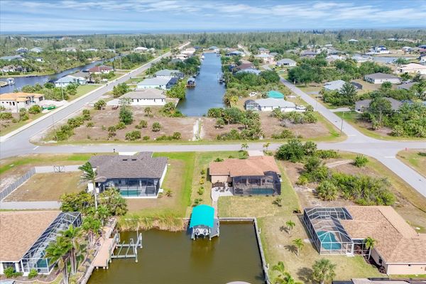 Beautiful South Gulf Cove waterfront home with private pool (Boat lift not available)
