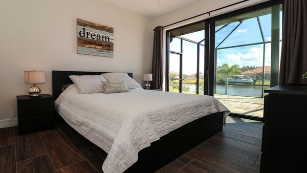 Queen guest bedroom with patio access