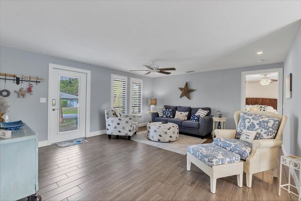 Lovely open living room

TV -55 inch smart TV with Dolby  sound bar