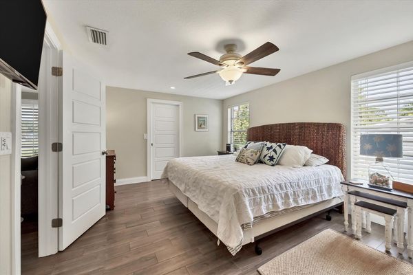 King  master bedroom with ensuite bathroom