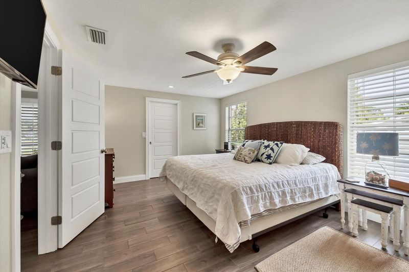 King  master bedroom with ensuite bathroom