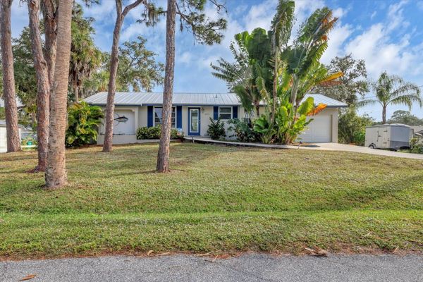 Gorgeous Florida landscaping