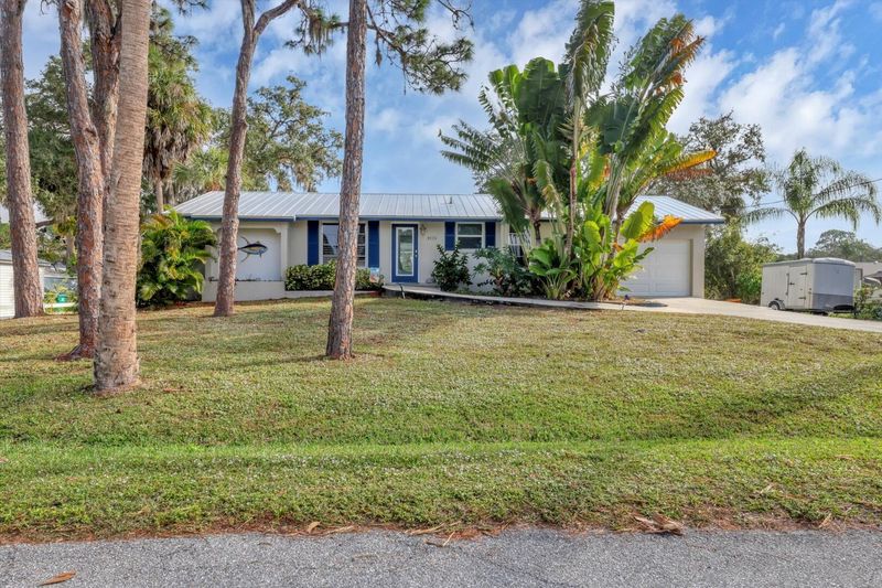 Gorgeous Florida landscaping