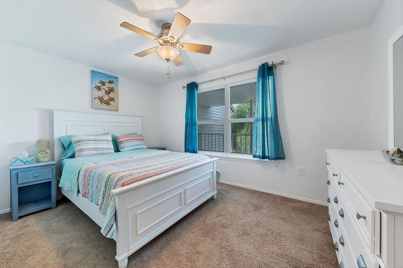 Queen guest bedroom