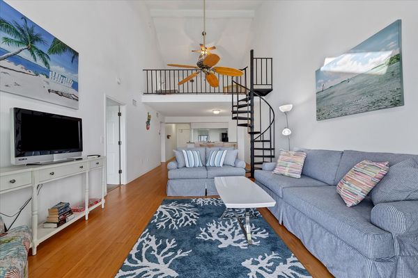 Comfortable living room
Living Room TV 43' smart TV/Xfinity/Roku