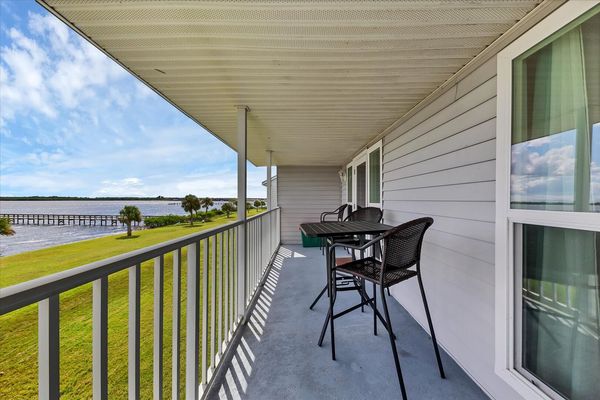 Relax overlooking the river