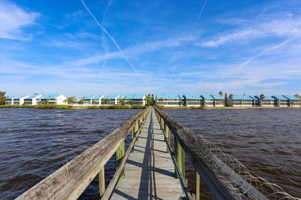 Pier over the Myakka