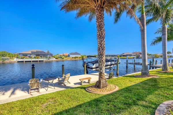 Large boat dock with sitting area (Boat lift not available)