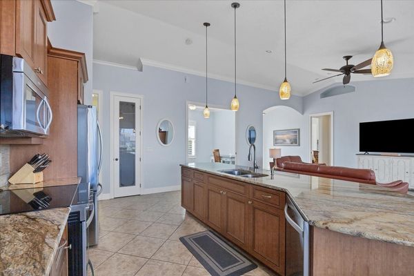 Bright, spacious, fully-equipped kitchen