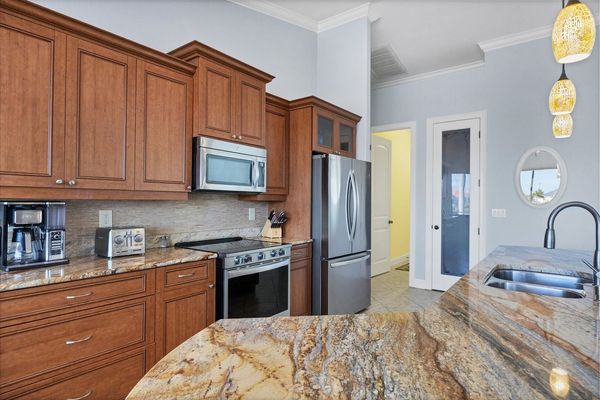 Bright, spacious, fully-equipped kitchen