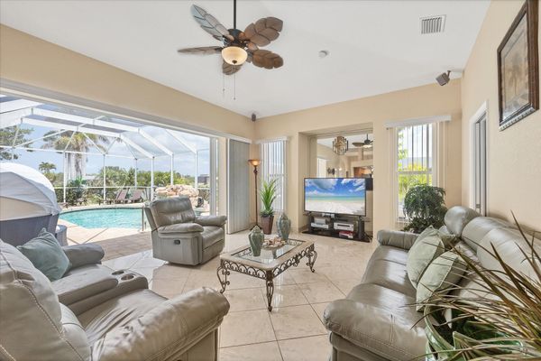 Relax on the comfortable sofas in the living room, overlooking the pool and canal
Living Room TV 65'