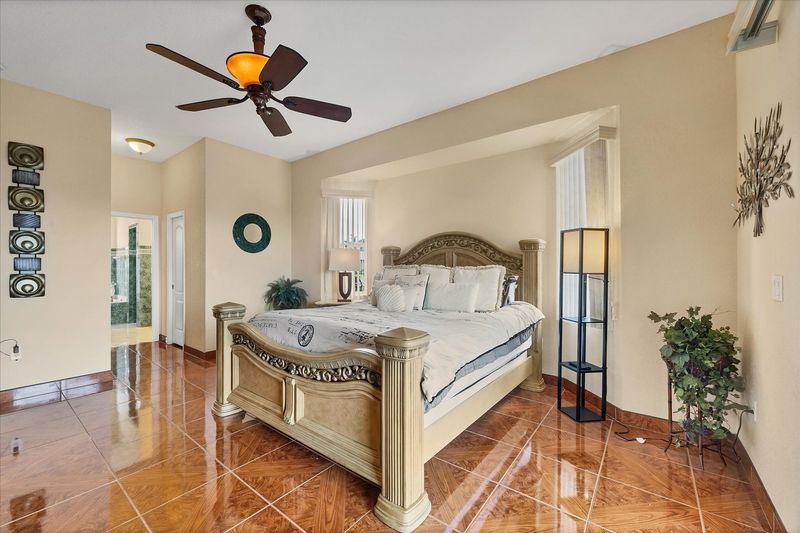 Primary bedroom with king bed, ensuite and lanai access
Master Bedroom 58' TV