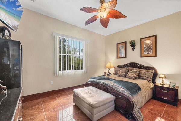 Guest bedroom 1 with queen bed
 62' TV