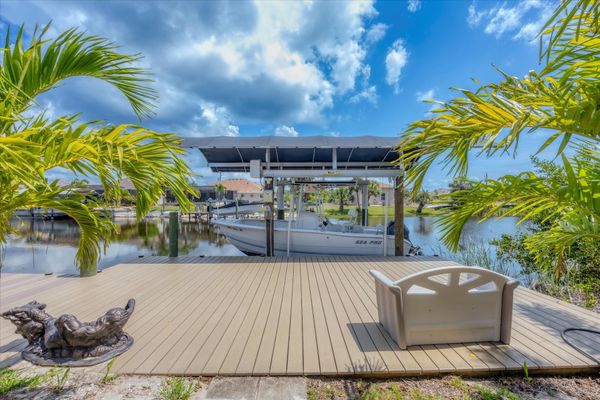 Large boat dock (Boat lift not available)