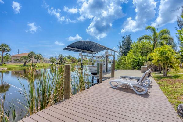 Large boat dock (Boat lift not available)