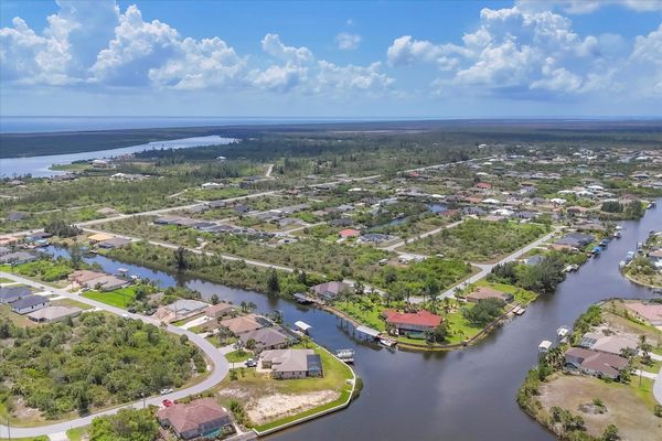 Beautiful South Gulf Cove home with private pool, hot tub, and canal access (Boat lift not available)