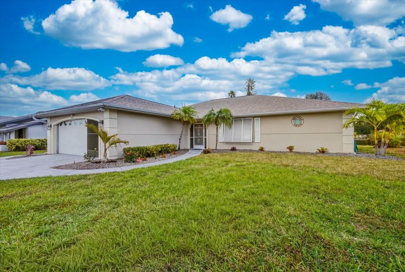 3 bedroom, 2 bathroom waterfront home with private pool in Rotonda West