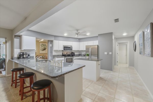 Bright, open, fully-equipped kitchen
