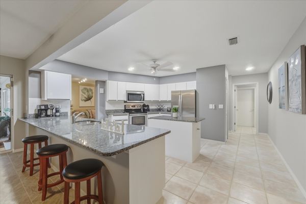 Bright, open, fully-equipped kitchen