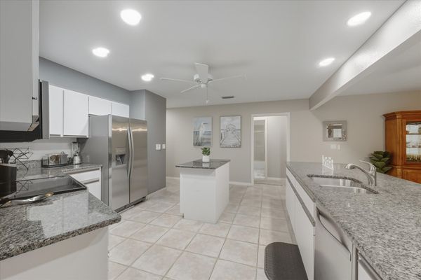 Bright, open, fully-equipped kitchen