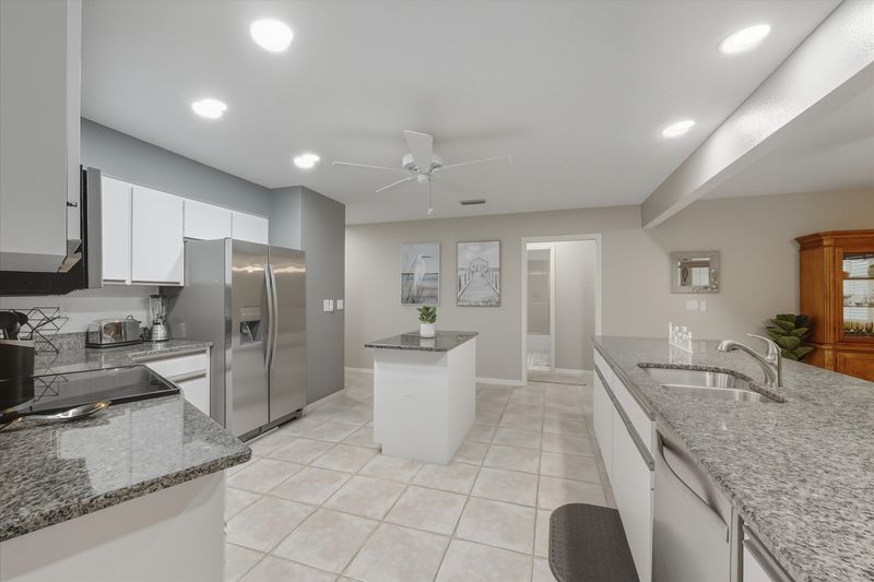 Bright, open, fully-equipped kitchen