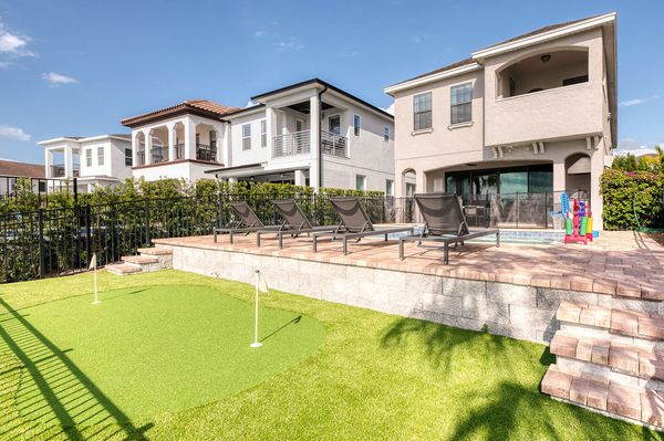 Sharpen your golf skills before your tee time on the putting green