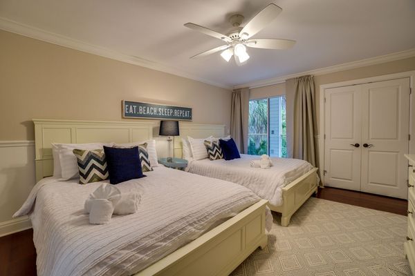 Bedroom 5 - 2 Queen Beds