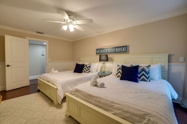 Bedroom 5 - 2 Queen Beds
