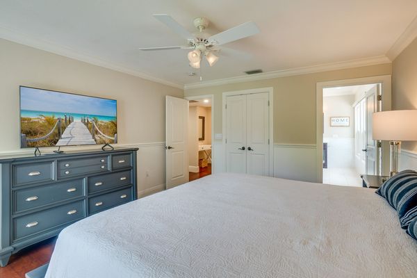 Bedroom 4 - King Bed