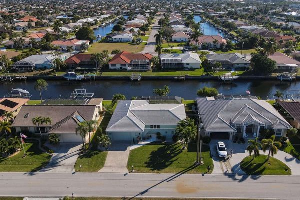 Beautiful Punta Gorda Isles home (Boat lift not available)