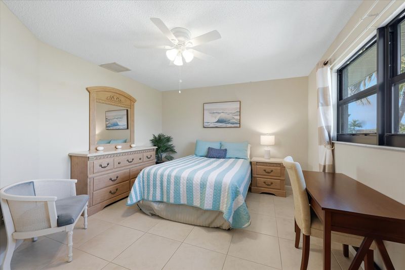 Guest bedroom 1 with queen bed