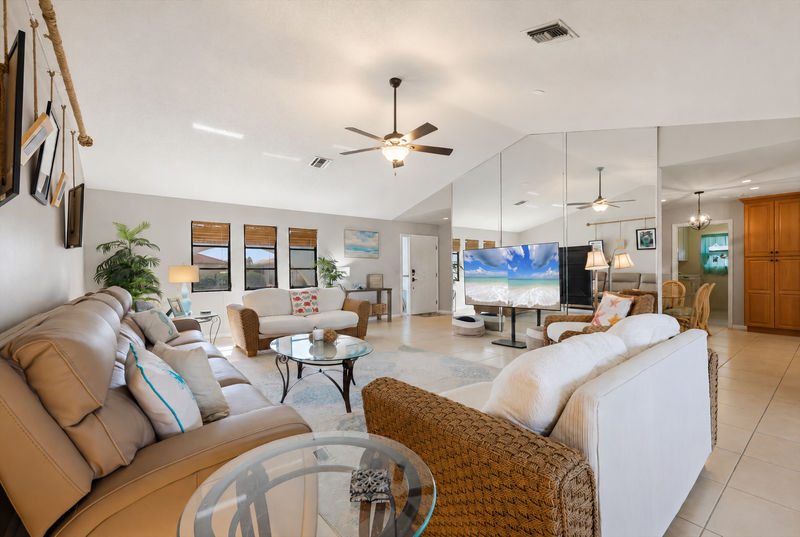 Bright and open relaxing living room