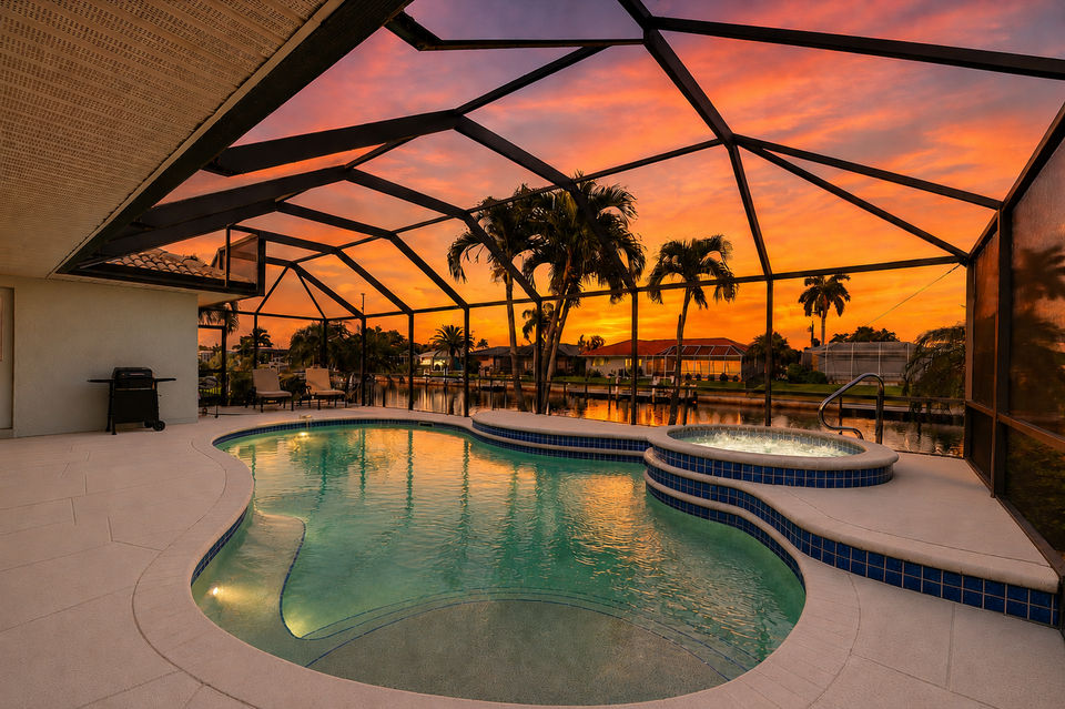 Sparkling pool overlooking the canal. Relax and enjoy