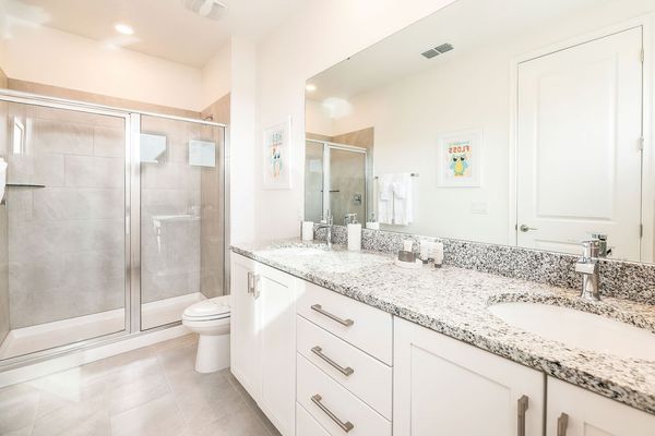 This en suite bathroom allows plenty of space to spread out with a dual vanity