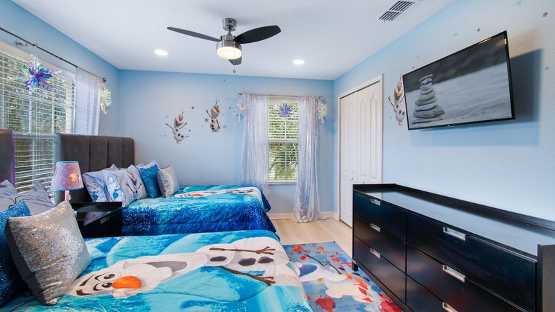 Two Doubles Suite Bedroom 5 (Angle)
39" Smart TV