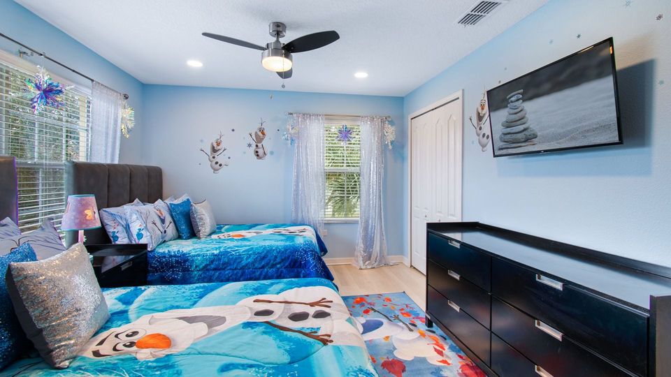 Two Doubles Suite Bedroom 5 (Angle)
39" Smart TV