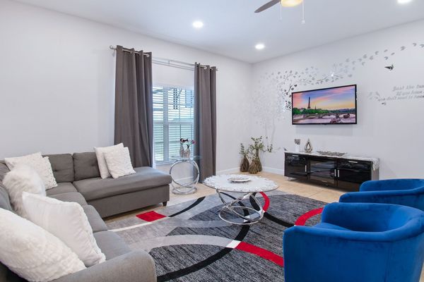 Living Room
55" Smart TV