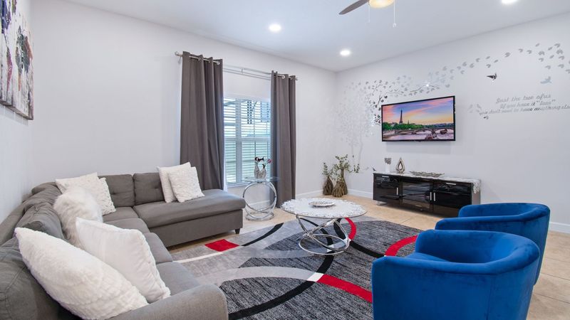 Living Room
55" Smart TV